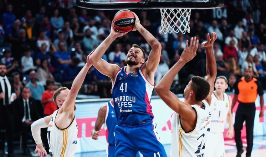 Shock per l'Anadolu Efes in casa!