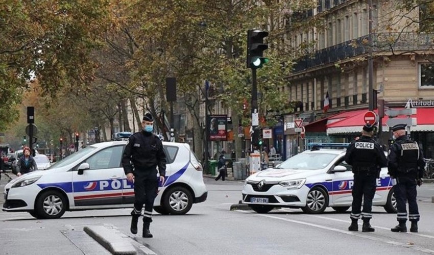 Donna fermata dalla polizia per aver detto 