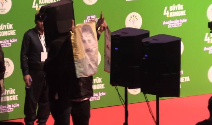 Yeşil Sol Parti kongresinde Öcalan posteri açan 2 kişi gözaltına alındı