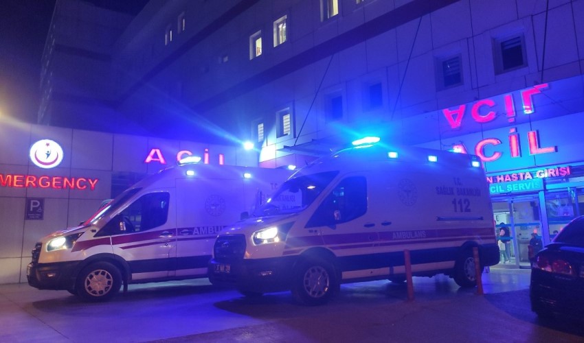 Bambino cade da un'auto in movimento e rimane gravemente ferito