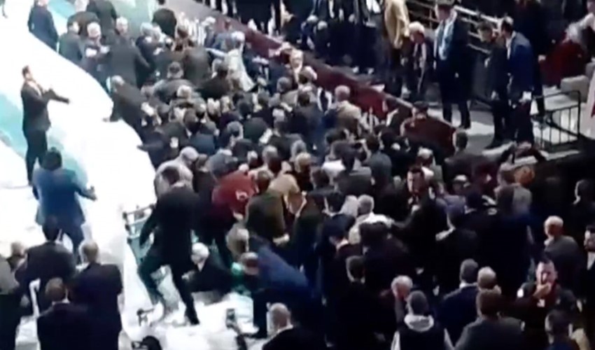Rissa al 12° Grande Congresso Ordinario del BBP! Sala nel caos, interviene la polizia