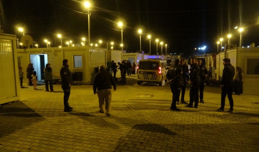Panico per una 'borsa sospetta' nel campo container dei terremotati