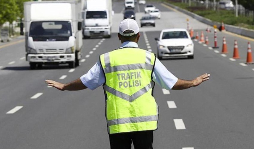 Yarın İstanbul'da bazı yollar trafiğe kapatılacak Yarın İstanbul'da bazı yollar trafiğe kapatılacak