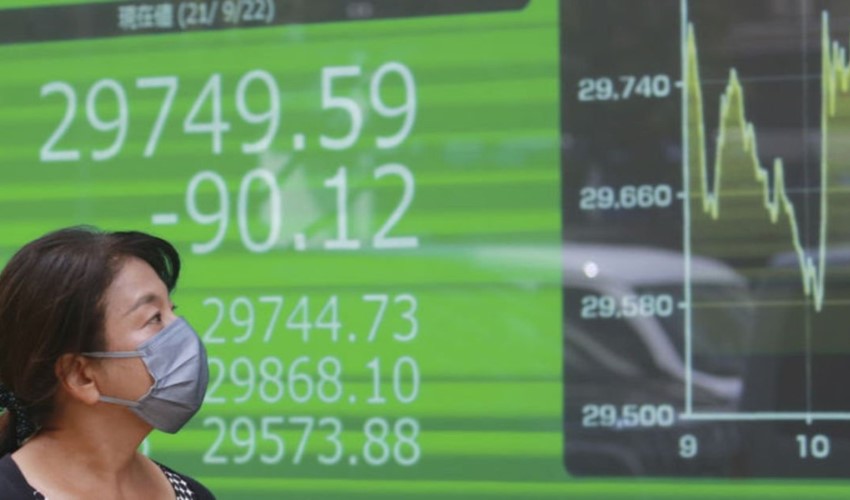 Le borse asiatiche seguono i dati economici in arrivo dalla regione