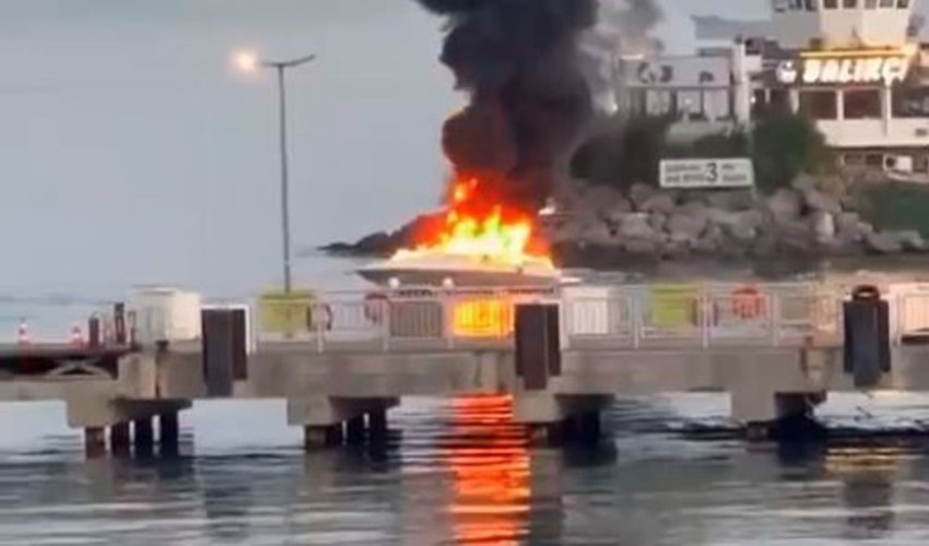 Bakırköy’de lüks tekne bir anda alev topuna döndü