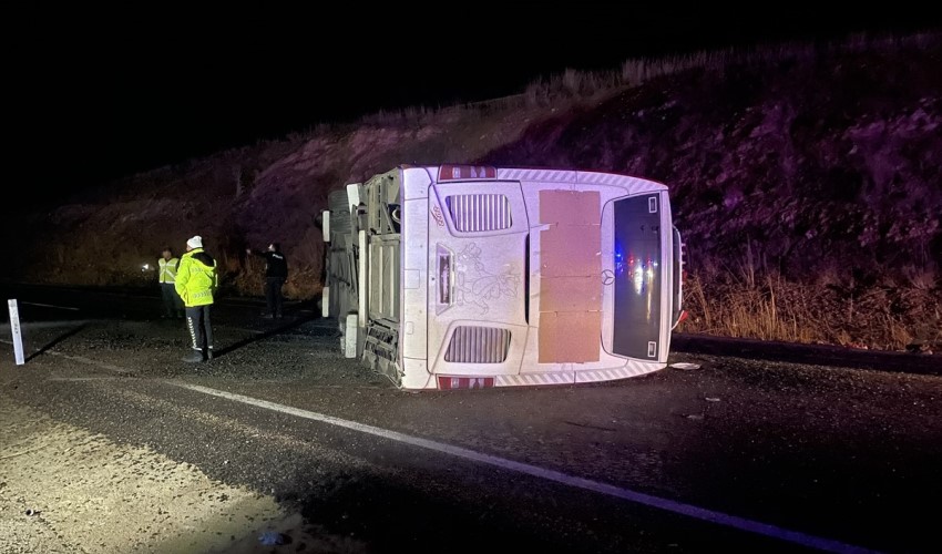 Autobus di linea si ribalta a Kayseri: numerosi feriti