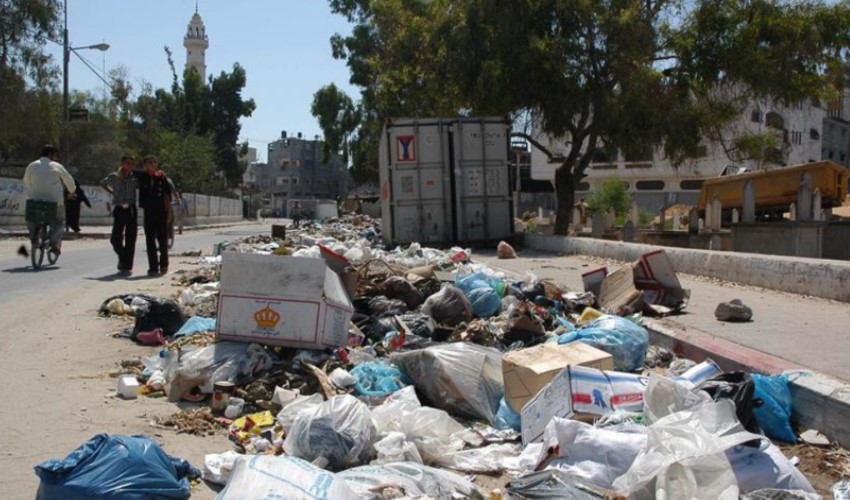 Gazze’de toplanamayan çöpler tehlike saçıyor