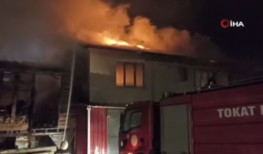 Spaventoso incendio in una segheria