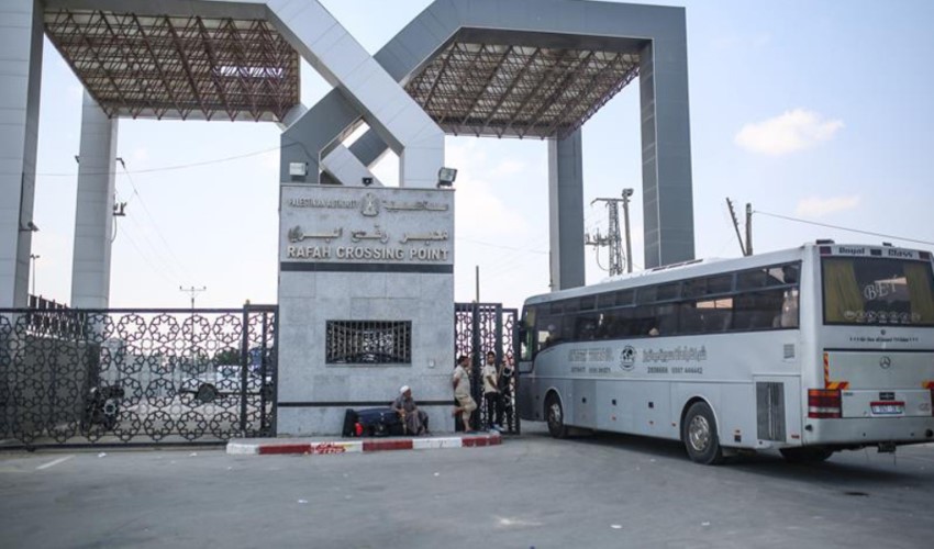 Gazze için insani yardım taşıyan 8 TIR daha Refah Sınır Kapısı'ndan giriş yaptı