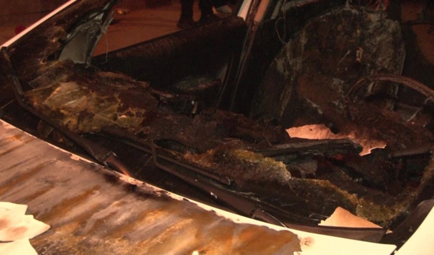 Auto in fiamme mentre è in movimento ad Ataşehir