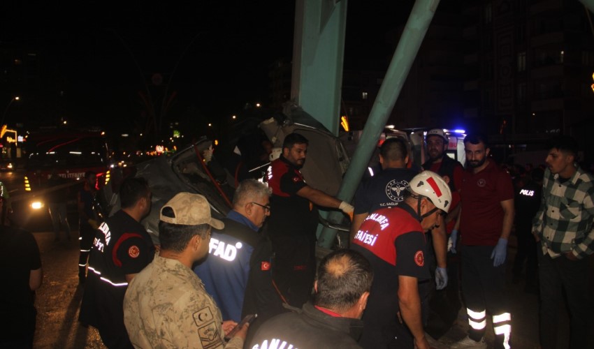 Incidente a Şanlıurfa: auto contro un pilone del ponte, 2 morti
