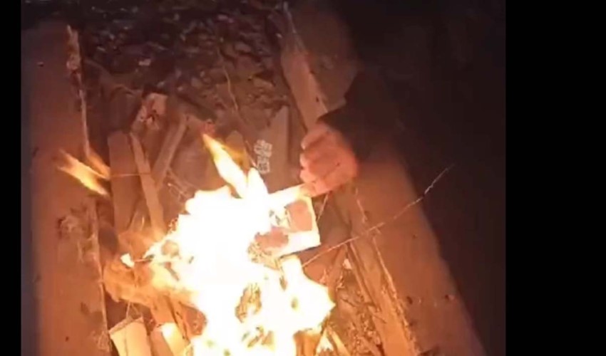 Tre studenti arrestati per aver bruciato una foto di Atatürk