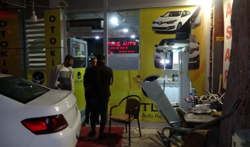 Attacco armato a un ufficio di autonoleggio