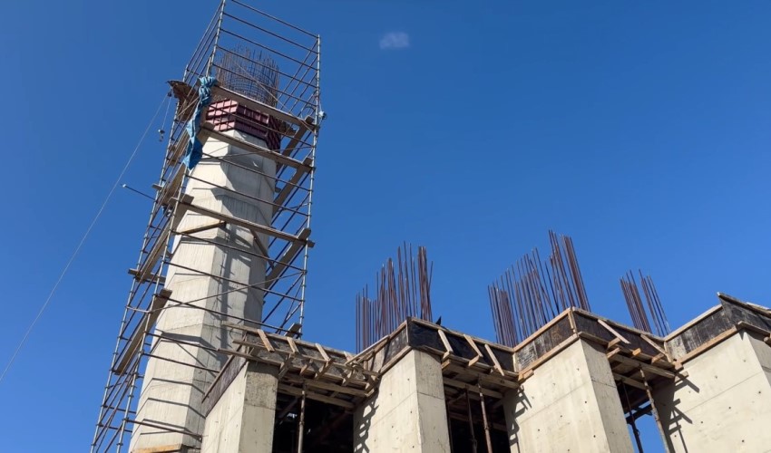 Il pericoloso lavoro di un mastro minaretaio a Yalova
