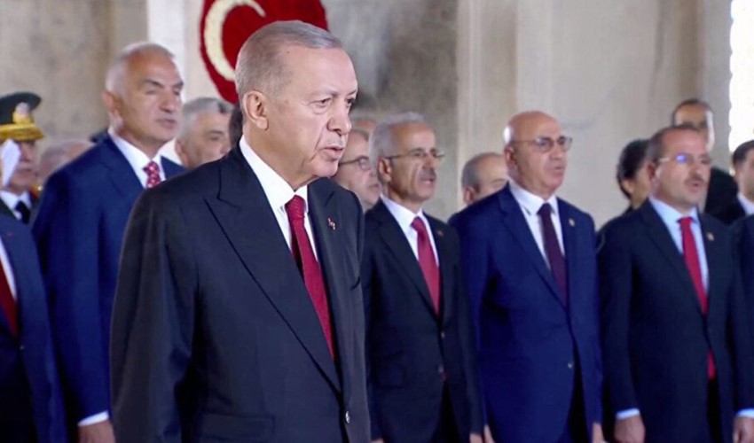 Cumhurbaşkanı Erdoğan Cumhuriyet'in 100. yılı nedeniyle Anıtkabir'i ziyaret etti