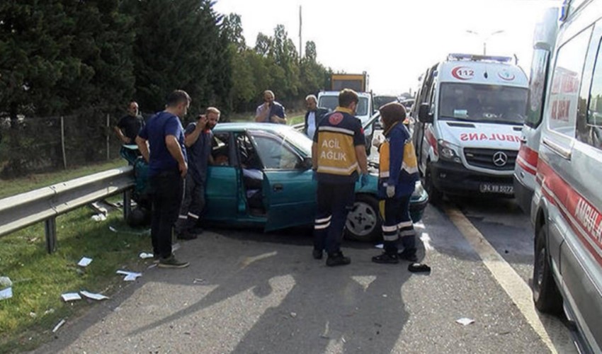 İstanbul'da TEM Otoyolu'nda peş peşe iki kaza: 5 yaralı