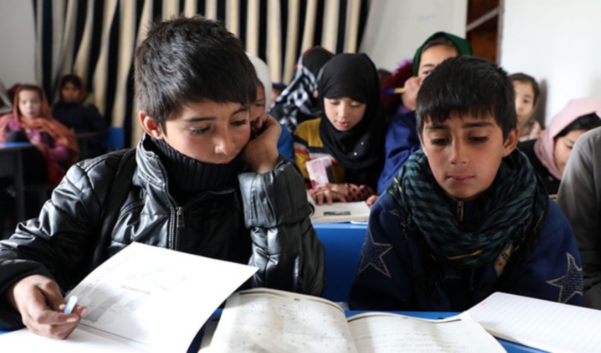 Taliban kısa sakallı öğretmenleri okullardan kovuyor