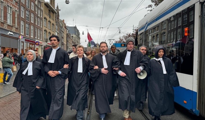 Hollandalı 700 avukat sokağa çıktı: 'İsrail yargılansın'