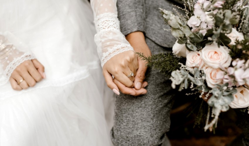 Richiesta di divorzio rivela che non erano mai stati sposati!