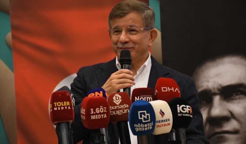 Il leader del Partito del Futuro Davutoğlu parla a Bursa: 