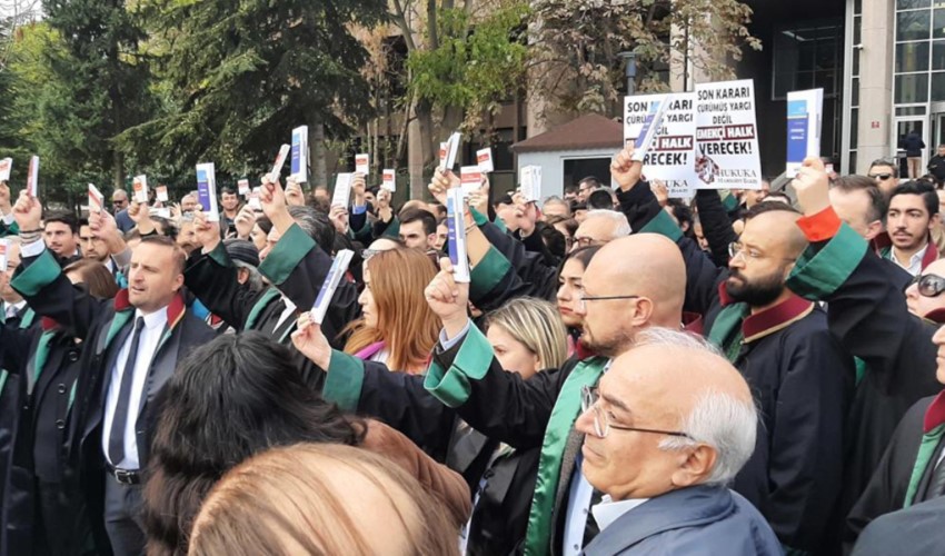 AYM Krizi devam ediyor! Avukatların Yargıtay’a yürüyüşü böyle başladı