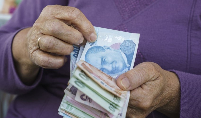 Il pagamento di 5 mila lire ai pensionati inizia oggi
