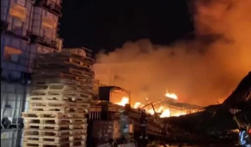 Important incendie dans un dépôt de produits chimiques à Esenyurt ! Des bruits d'explosion ont été entendus