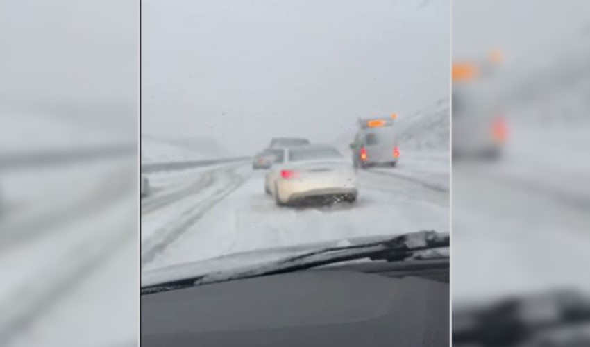 Yılın ilk karı Kuzey Marmara Otoyolu'nu kapattı: Araçlar saatlerdir mahsur!