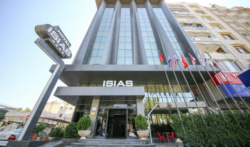 Aggiunto un piano abusivo all'Hotel Isias