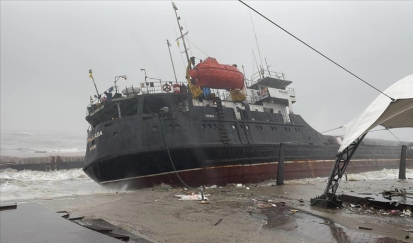 AFAD: İki gemiden  personel kurtarıldı