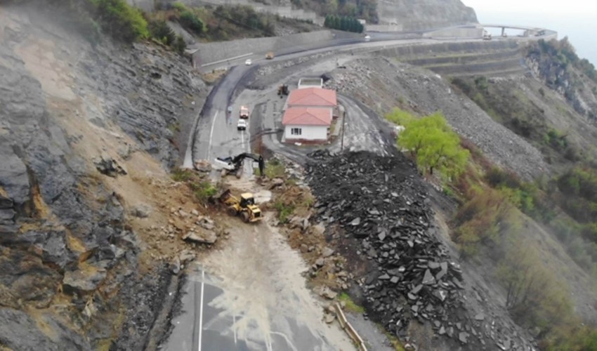 Heyelan nedeniyle kapanan Zonguldak-Karadeniz Ereğli kara yolu açıldı