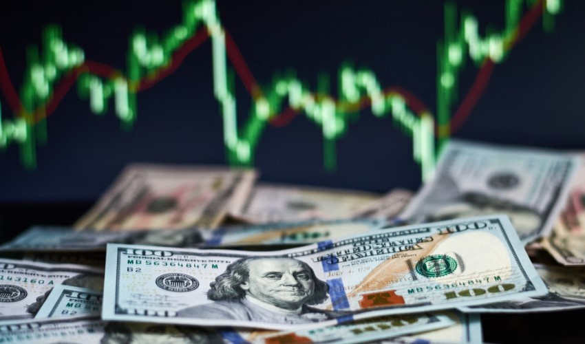 Il dollaro perde valore