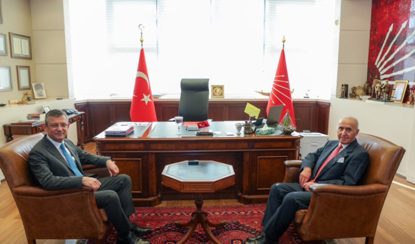 CHP Genel Başkanı Özgür Özel ve eski CHP Genel Başkanı Hikmet Çetin bir araya geldi
