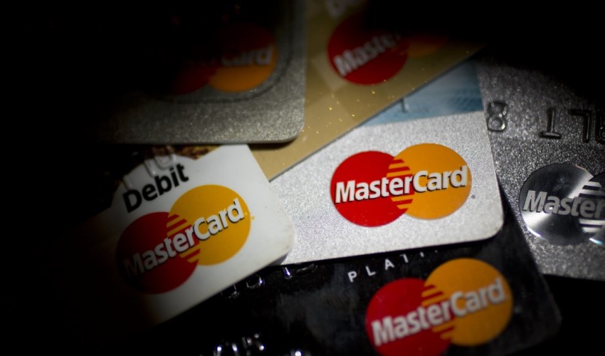 Autorizzate le operazioni con carte di credito e di debito in yuan