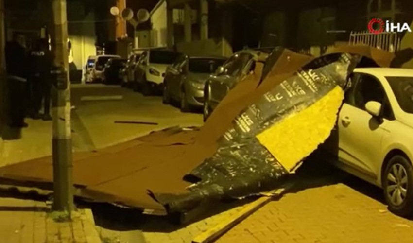 İstanbul'da fırtına devam ediyor: Kağıthane'de binanın çatısı düştü
