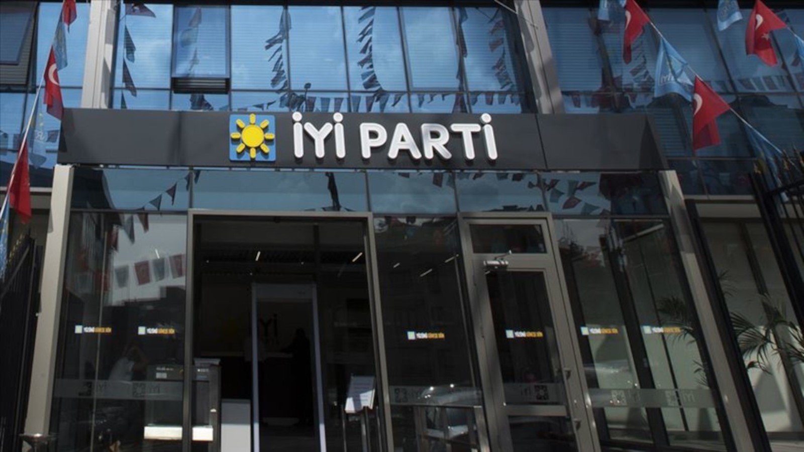 İYİ Parti Konda'ya ana muhalefet gibi anket yayınlattı