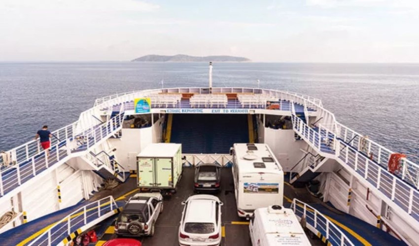 Güney Marmara'da feribot seferleri fırtına nedeniyle iptal edildi
