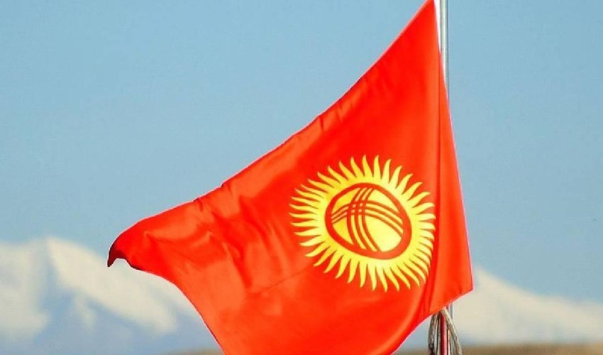 Kırgızistan bayrağını değiştiriyor