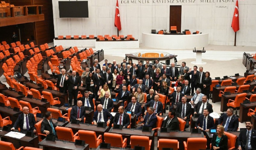 CHP'ye oturma eylemi eleştirisi: Toplarsınız Taksim’e 1 milyon kişiyi...