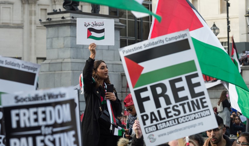 Intervento della polizia durante una manifestazione pro-Palestina in Inghilterra