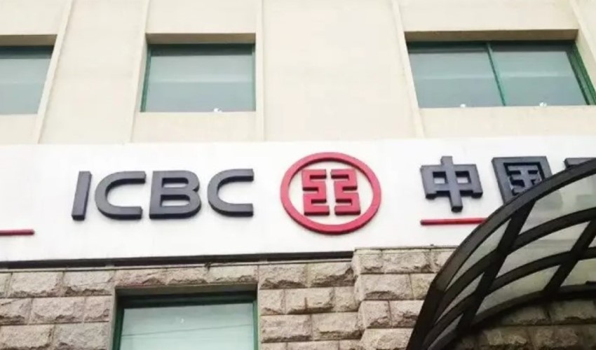 Indagine per corruzione contro un ex dirigente di una banca colosso