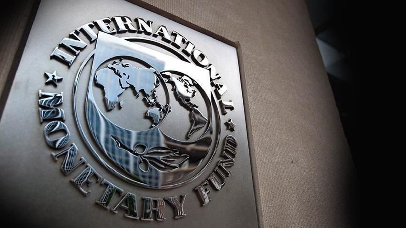 IMF, küresel ekonomik büyüme tahminini yükseltti
