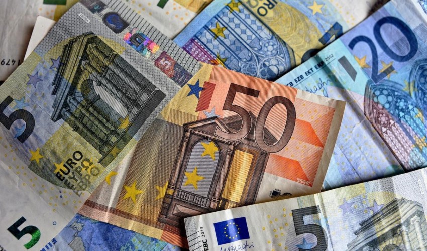 L'euro si rafforza grazie a dichiarazioni da falco e al calo dei prezzi dell'energia