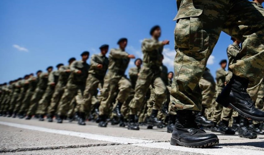 Ha mentito dicendo 'ho completato il servizio militare', licenziato senza indennità