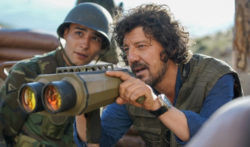 Oyuncu İlker Aksum, 'Nefes-Yer Eksi İki' adlı filmde savaş muhabirini canlandırdı