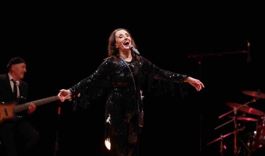 Luz Casal in concerto a Istanbul