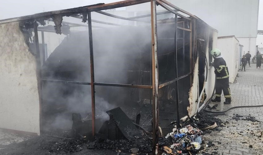 Incendio in una città di container ad Hatay