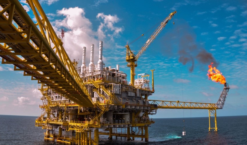 Il petrolio apre la nuova settimana in rialzo dopo la serie di perdite settimanali più lunga degli ultimi cinque anni