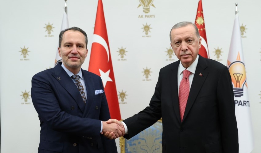 Erdoğan ha ricevuto il presidente del YRP Erbakan