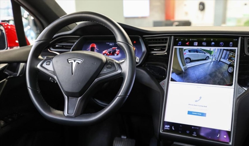 Tesla richiama 2 milioni di veicoli